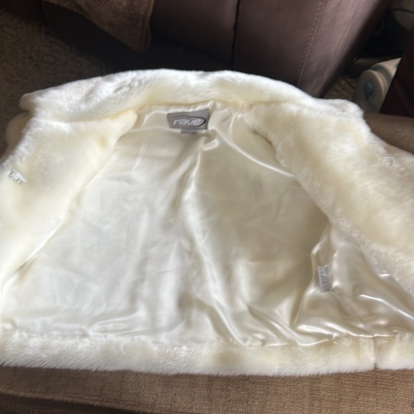 Short evening bolero faux fur jacket - Picture 5 of 6